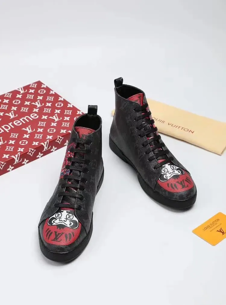 Factory price: 400💰 [LV] Animal series limited edition high-top sports shoes for men, L classic print, new autumn and winter style, original replica, 1:1 Counter quality, the fabric is Italian 🇮🇹 imported cowhide ➕🇮🇹 pure sheepskin lining ➕ original outsole, 🔍🔍 high quality, you can go in and out of the counter at will, welcome to compare, the outsole line will never be unglued, all sellers are welcome to sell in the picture above, can be shipped in one piece, code number: 38-44 (45 codes can be customized)